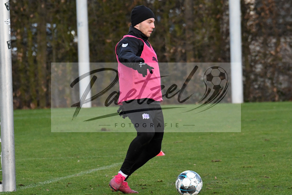 20200121_TRAOSN_0054 | Fußball, Herren: David Blacha (VfL Osnabrück) in Aktion, am Ball, Einzelaktion beim Training des VfL Osnabrück am 21.01.2020 im Sportpark Illoshöhe in Osnabrück, Deutschland.(Foto von Nico Paetzel) - Realisiert mit Pictrs.com