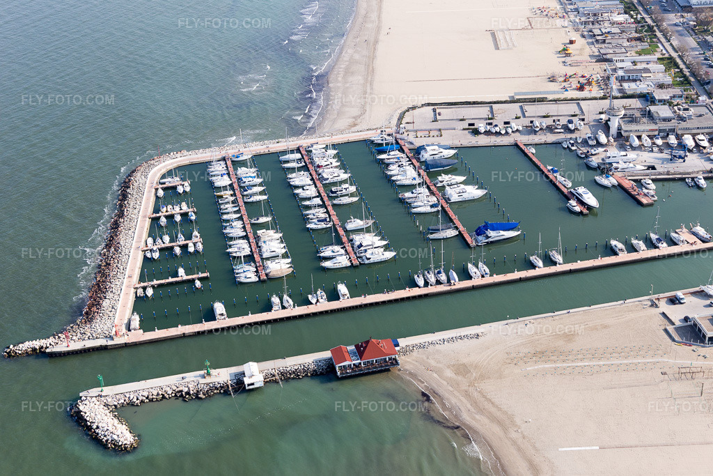 Aerial view: View of the town in Milano Marittima in the state Emilia Romagna, Italy.Photo: IMG_098366.jpg taken on 04/05/2017 by Werner Riehm/FLY-FOTO.comResolution of the original: 5373 x 3582 px