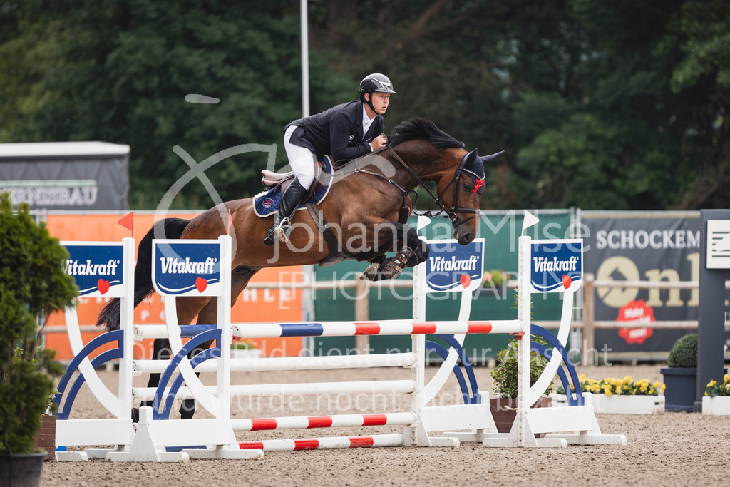 250610_Mühlen_SprPf-A2-254 | Deine schönsten Turniermomente als professionelle Fotos! Entdecke hochwertige Pferdesport-Fotografie im Online-Shop. Jetzt Fotos finden & bestellen!