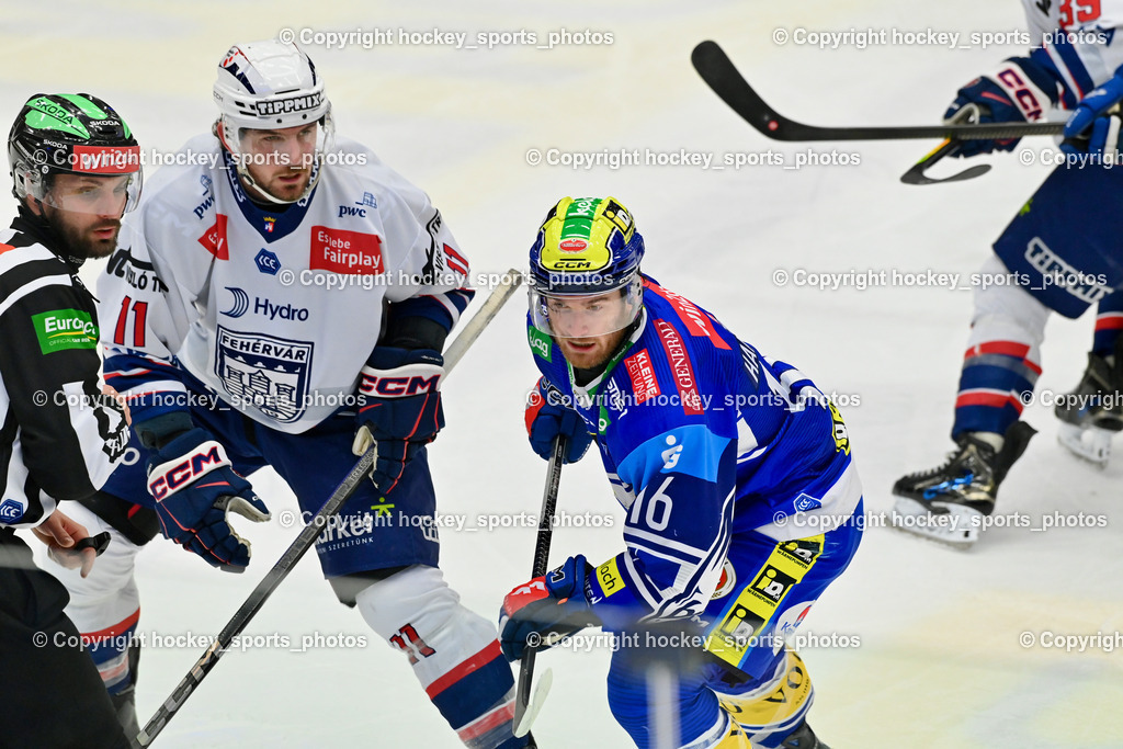 EC IDM Wärmepumpen VSV vs. Hydro Fehervar AV19  | #16 HANCOCK Kevin EC VSV, #11 Brown Chris HYDRO FEHERVAR, Vaczi David Referee, EC IDM Wärmepumpen VSV vs. Hydro Fehervar AV19 , EC IDM Wärmepumpen VSV vs. Hydro Fehervar AV19  am 01.01.2025 in Villach (Stadthalle Villach), Austria, (Photo by Bernd Stefan)