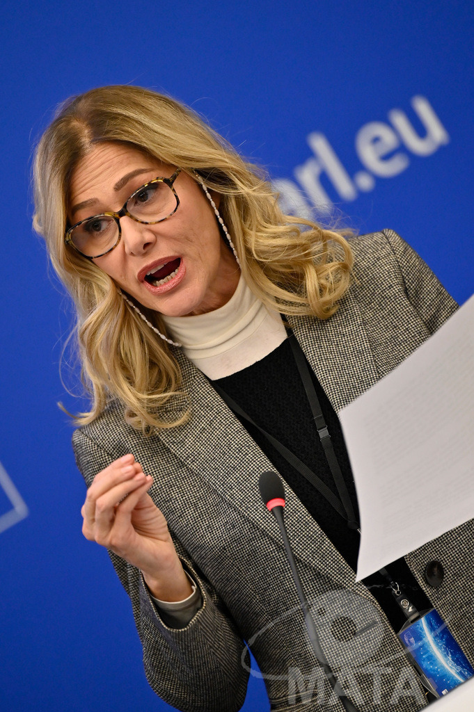 _DWI0108 | Politikerin Francesca Donato bei einer Pressekonferenz zum Thema 'Alarmierende Statistiken zu den Folgen des COVID-Lockdowns' im Europäischen Parlament. Straßburg, 18.01.2023 - Realisiert mit Pictrs.com