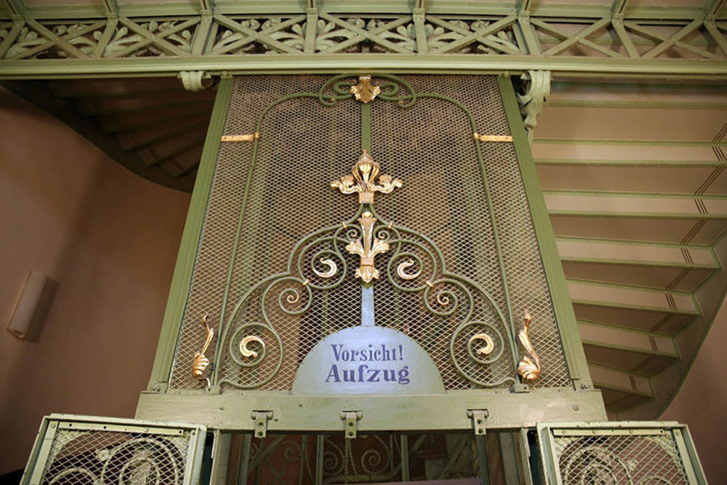 Macis Leipzig - Restaurant und Biomarkt | Entdecke über 20 Kategorien Leipzig-Motive: Foto-Downloads, hochwertige Poster, Leinwand- & Fine-Art-Prints. Jetzt Lieblingsfoto im Bildlexikon Leipzig Shop bestellen!