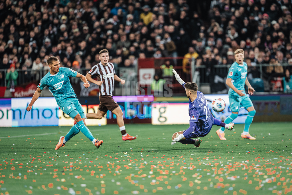 Fußball | Männer | Saison 2025/2026  | Fußball-Bundesliga | 07. Spieltag | FC St. Pauli vs. TSG Hoffenheim | 19.10.2025 | Grischa Prömel (#6, TSG Hoffenheim) schießt das Tor zum 3:0