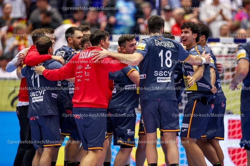 EHF17012601150 | 17.01.2026, Handball, Men's EHF EURO 2026, Österreich - Spanien, Jyske Bank Boxen in Herning, Dänemark, Preliminary Round: Abschlussjubel Spanien nach dem Sieg