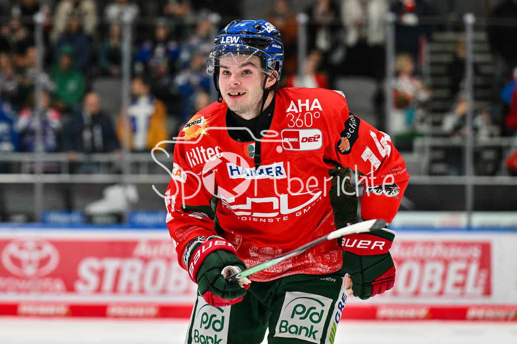 Augsburger Panther - Schwenninger Wild Wings | AUGSBURG, DEUTSCHLAND - 2. NOVEMBER: Die Spieler der Panther feier zusammen mit den Zuschauern den Heimsieg gegen Schwenningen nach dem Ligaspiel zwischen den Augsburger Panthern und den Schwenninger Wild Wings am 17. Spieltag der Penny DEL im Curt Frenzel Stadion am 02.11.2025 / D. J. BUSDEKER (Augsburger Panther 14)