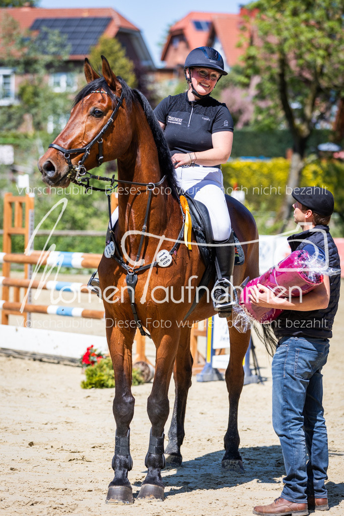 Donop24-L-Spr-051 | MomenTaufnahmen Pferdesportfotos