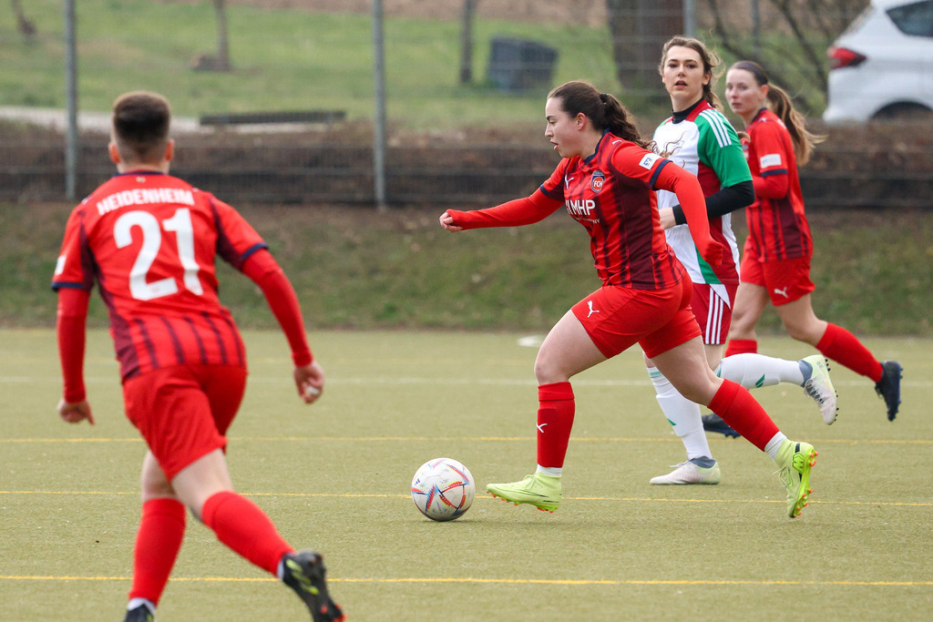 WASFCH_260321_3858 | SGM DJK Wasseralfingen/Neuler vs. 1.FC Heidenheim 1846 II, Fußball, Frauen, Bezirksliga, 2025/2026, 13. Spieltag, 21.03.2026 in Wasseralfingen, Kunstrasen Bürgle(Foto: Michael Bulling) - Realisiert mit Pictrs.com