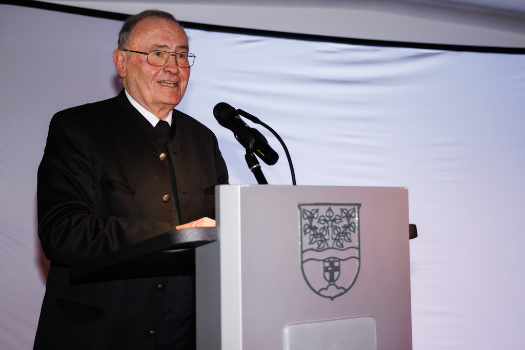 GT2A1748 | ap-design // andreas plenk - Realisiert mit Pictrs.com