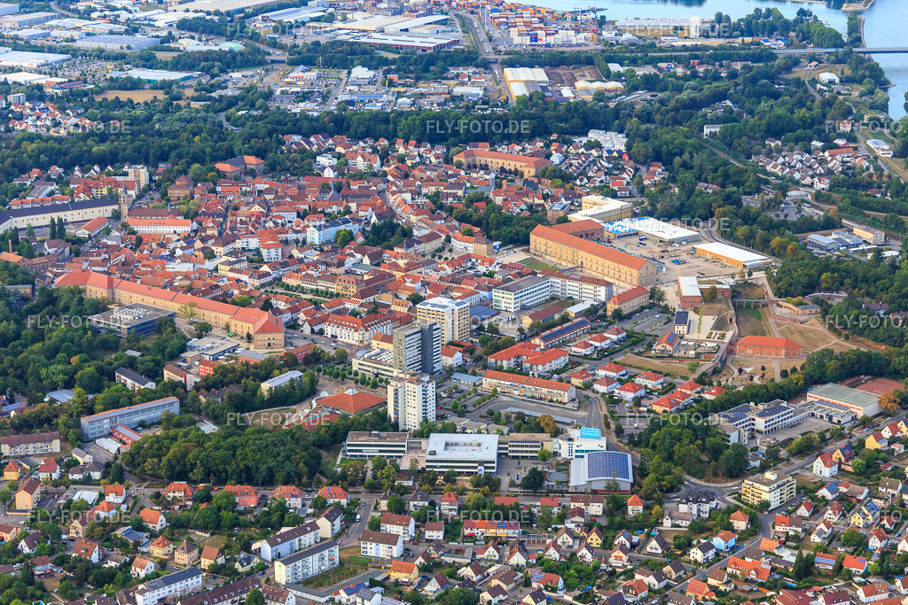 Ortsmitte aus Südwesten | Luftbild: Ortsmitte aus Südwesten in Germersheim im Bundesland Rheinland-Pfalz in Deutschland. Foto: IMG_109323.jpg vom 30.07.2018 durch Werner Riehm/FLY-FOTO.de - Realisiert mit Pictrs.com