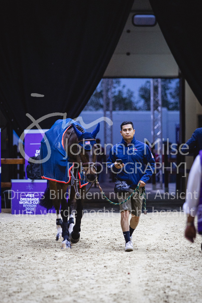 240417_Riyadh_Jumping-403 | Deine schönsten Turniermomente als professionelle Fotos! Entdecke hochwertige Pferdesport-Fotografie im Online-Shop. Jetzt Fotos finden & bestellen!