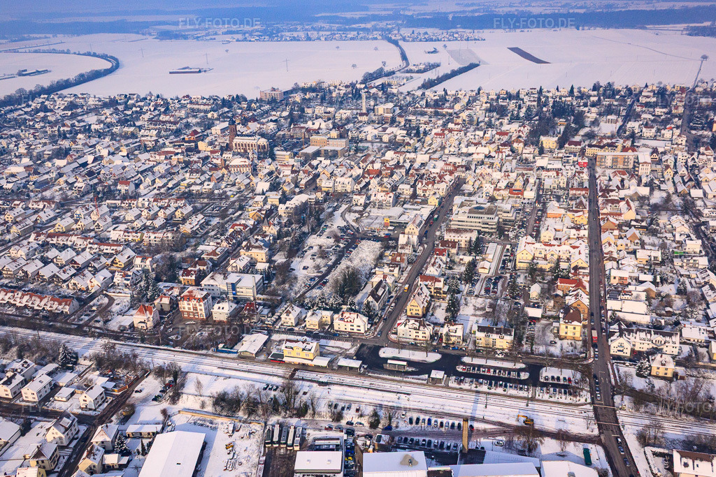 Luftbild: Gartenstraße im Winter bei Schnee in Kandel im Bundesland Rheinland-Pfalz in Deutschland. Foto: IMG_24094.jpg vom 27.01.2010 durch Werner Riehm/FLY-FOTO.de