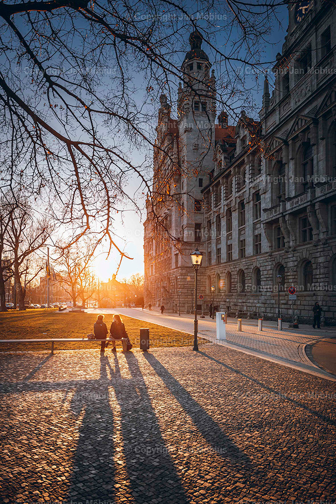 Neue Rathaus Leipzig | Das Neue Rathaus Leipzig beeindruckt mit monumentaler Architektur, historischem Flair und zentraler Lage. Es zählt zu den markantesten Wahrzeichen der Stadt und ist ein beliebter Fotospot - Realisiert mit Pictrs.com