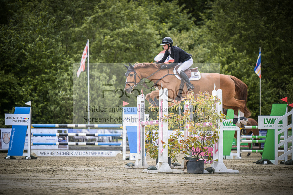 DOS_6301 | Entdecke hochwertige Reitturnierfotos von Foto Oger. Professionell, emotional und authentisch – jetzt Lieblingsmomente im Shop bestellen.Deutschlandweite Turnierfotografie. - Realisiert mit Pictrs.com