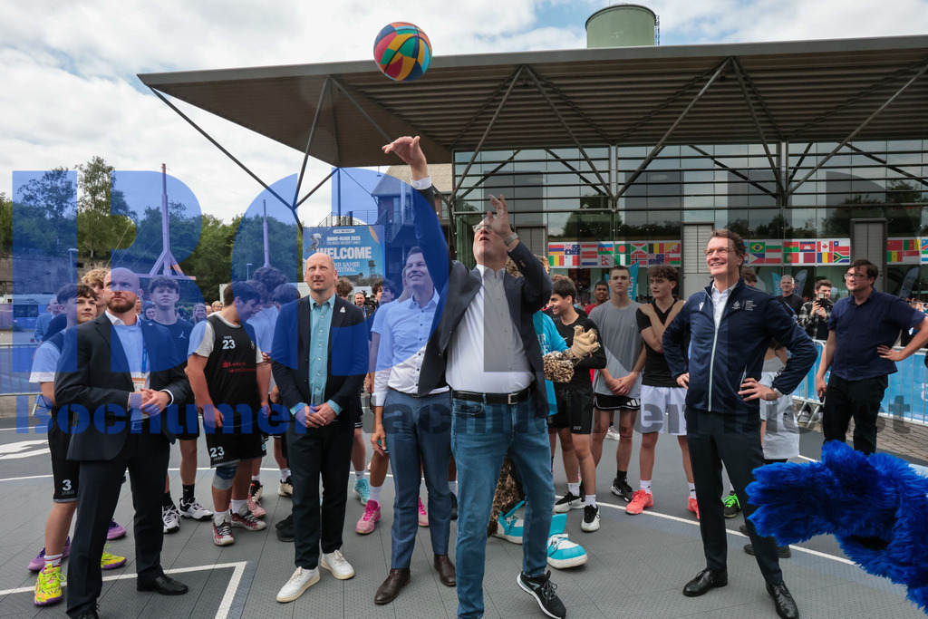 SES_TTG3X320250717-154 | bond - Realisiert mit Pictrs.com