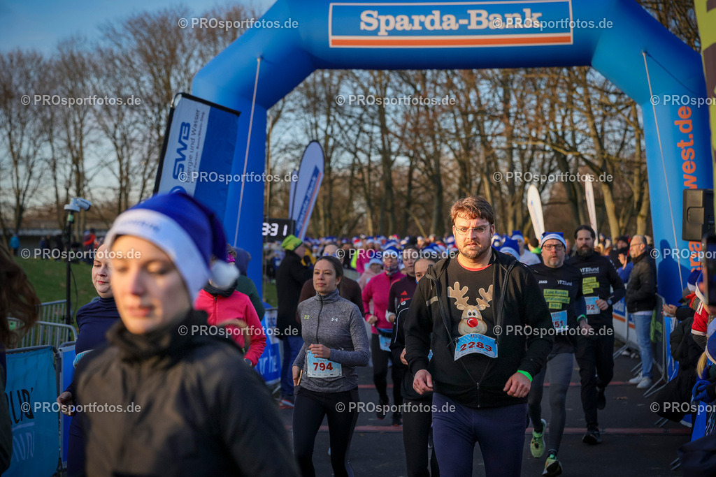 6. Bonner Nikolauslauf; Bonn, 14.12.2025 | Impressionen vom 6. Bonner Nikolauslauf am 14.12.2025 in Bonn (Nordrhein-Westfalen). 
