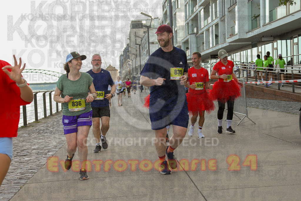 250920_1455_EX1_8204 | Sportfotografie im Rhein-Sieg Kreis, Köln, Bonn, NRW, Rheinland Pfalz, Hessen, etc. Unser Tätigkeitsfeld umfasst den Laufsport vom Volkslauf über den Marathon, Duathlon, Triathon bis zum Ultralauf wie Kölnpfad Ultra oder Schindertrail.