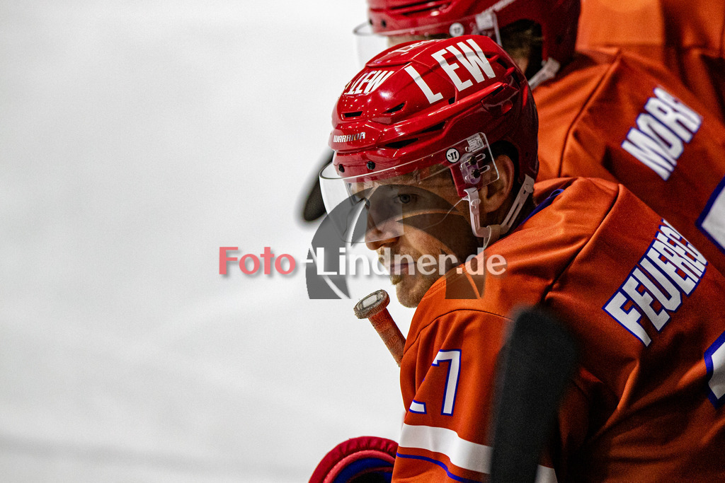 EC Peiting gegen SC Riessersee | Benefizspiel für Bad Bayersoien, EC Peiting gegen SC Riessersee,
Andreas FEUERECKER (ECP 27) wartet auf nächsten Einsatz,
2023-10-24 in Peiting (Eisstadion)
27 Andreas FEUERECKER (ECP 27)
Copyright: WolfgangxLindner foto-lindner.de