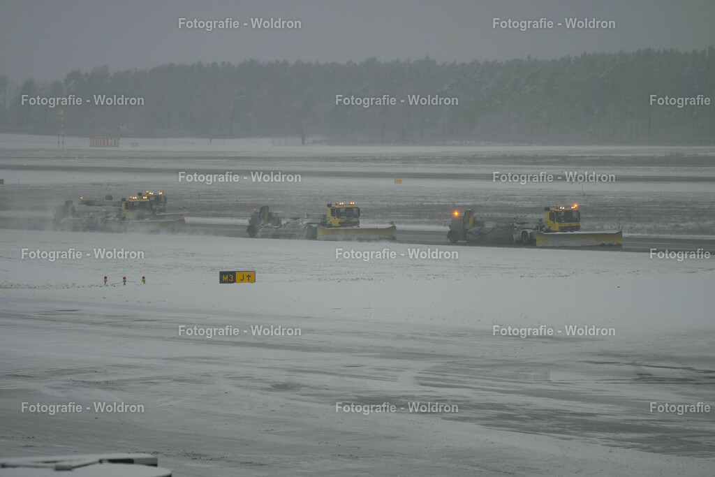 20221218  Deuschland Nuernberg - Airport-5 | Fotografie Woldron
