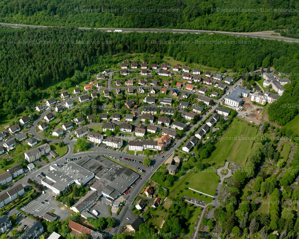 2611159 | DILLENBURG 09.06.2006 Wohngebiet einer Einfamilienhaus- Siedlung  in Dillenburg im Bundesland Hessen, Deutschland // Single-family residential area of settlement  in Dillenburg in the state Hesse, Germany Foto: Gerhard Launer