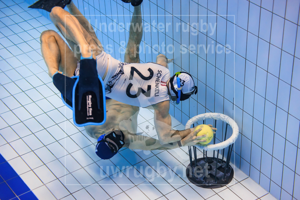 Underwater rugby action press picture | Bamberg, Germany - March 04 2023: Underwater rugby training camp of the Tauchclub Bamberg together with the Austrian national team. - Realisiert mit Pictrs.com