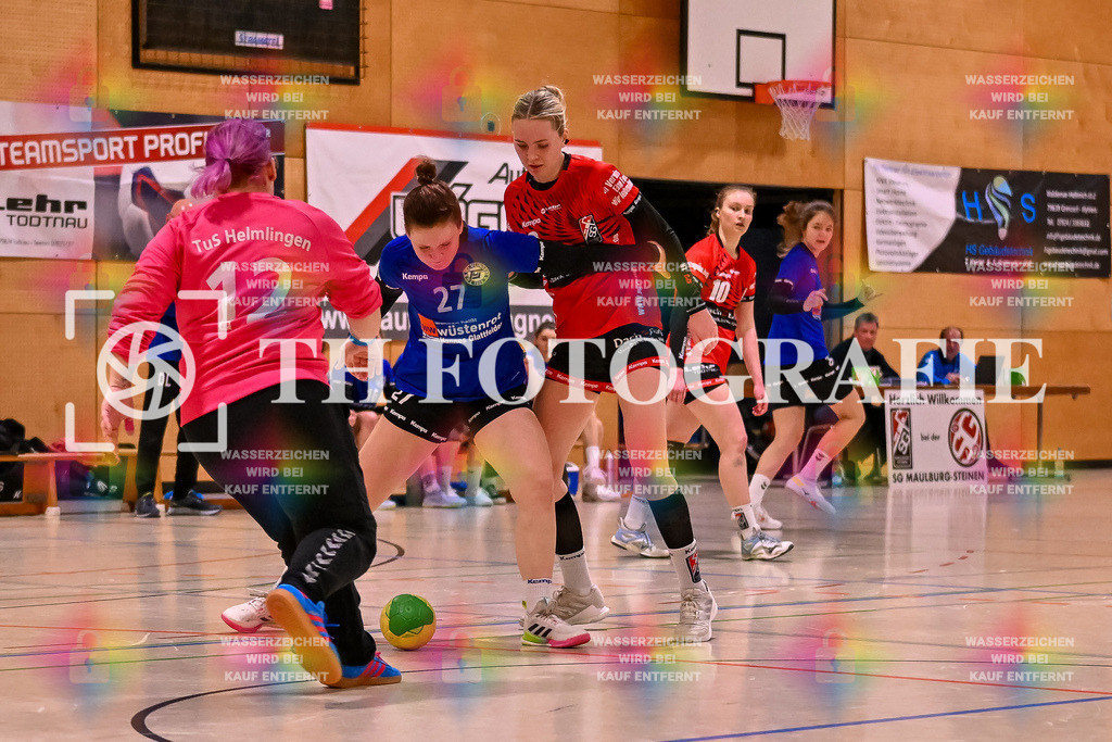 GER, SG Maulburg/Steinen - TuS Helmlingen, Handball, Suedbadenliga, 14. Spieltag, Saison 2023/2024, 17.02.2024 | Annika Kuerti (TuS Helmlingen,#12), Celine Thallner (TuS Helmlingen, #27), Leonie Kiefer (SG Maulburg/Steinen, #03) mit Blick auf den Ball.

GER, SG Maulburg/Steinen - TuS Helmlingen, Handball, Suedbadenliga, 14. Spieltag, Saison 2023/2024, 17.02.2024

Foto: TH Fotografie/Thomas Hess