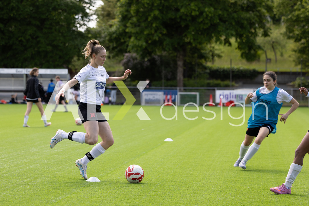 Fußball I Frauen I Saison 2025-2026 I Frauen 3. Liga | FVRZ Gruppe 2 | 18. Spieltag I Spielvereinigung Schaffhausen Damen 1 - Team Furttal Zürich I 17.05.2026 | Hochwertige Sportfotos kaufen & lizenzieren für Medien, Vereine, Agenturen & Sportler:innen. Entdecke professionelle Sportfotografie im Bildshop von Alexander Franzen. - Realisiert mit Pictrs.com
