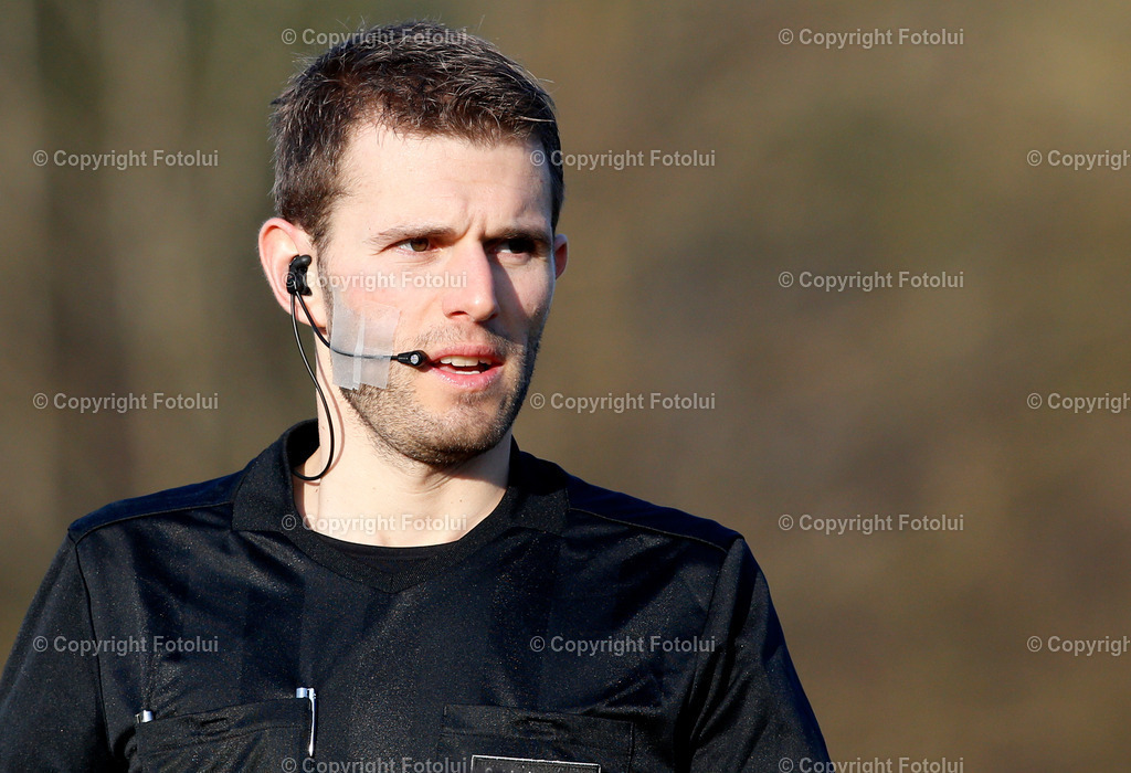 A_LUI_04032023_29 | SPORT,FUSSBALL LT1 OOE LIGA 2023 ASKOE OEDT-SC LUGSTEIN CABS FRIEDBURG 04.03.2023 IM BILD: SCHIEDSRICHTER MARIO DIESENBERGER  FOTO:FOTOLUI