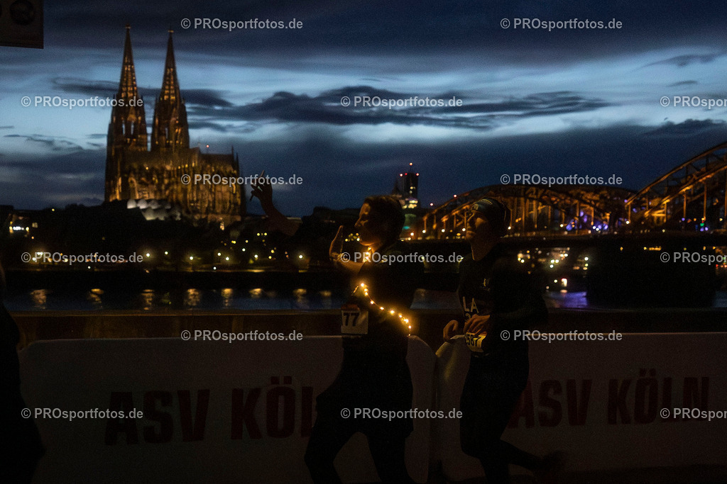 23. ASV Nachtlauf; Koeln, 13.05.26 | Impressionen vom 23. ASV Nachtlauf am 13.05.26 am Tanzbrunnen in Koeln. Foto: BEAUTIFUL SPORTS/Leah Kohring