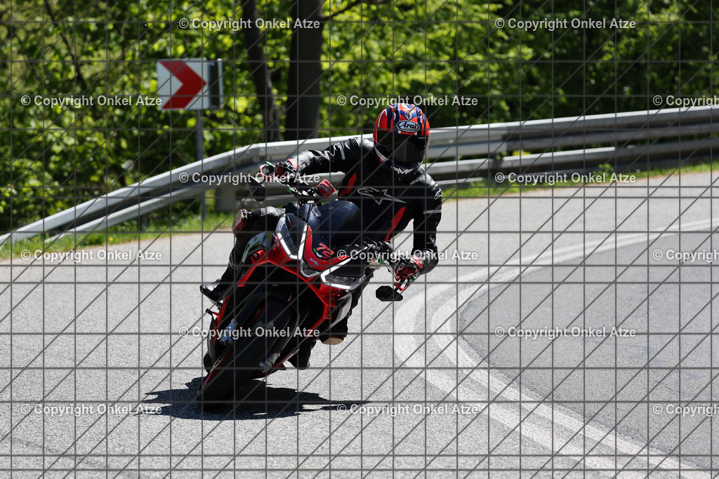 IMG_9352 | Fotograf am Kyffhäuser. Onkel Atze. Kyffhäuser Rennstrecke. Café36. Motorsportfotografie. - Realisiert mit Pictrs.com