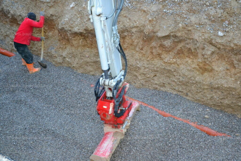 bib-lg03-abwasserkanal-0059 | Nach LV-Leistungsgruppen sortierte Detailfotos über den Bau eines Hauses. Alle Hausbau-Bilder direkt vom Urheber und Autor der Website Haus-Selber-Bauen.com