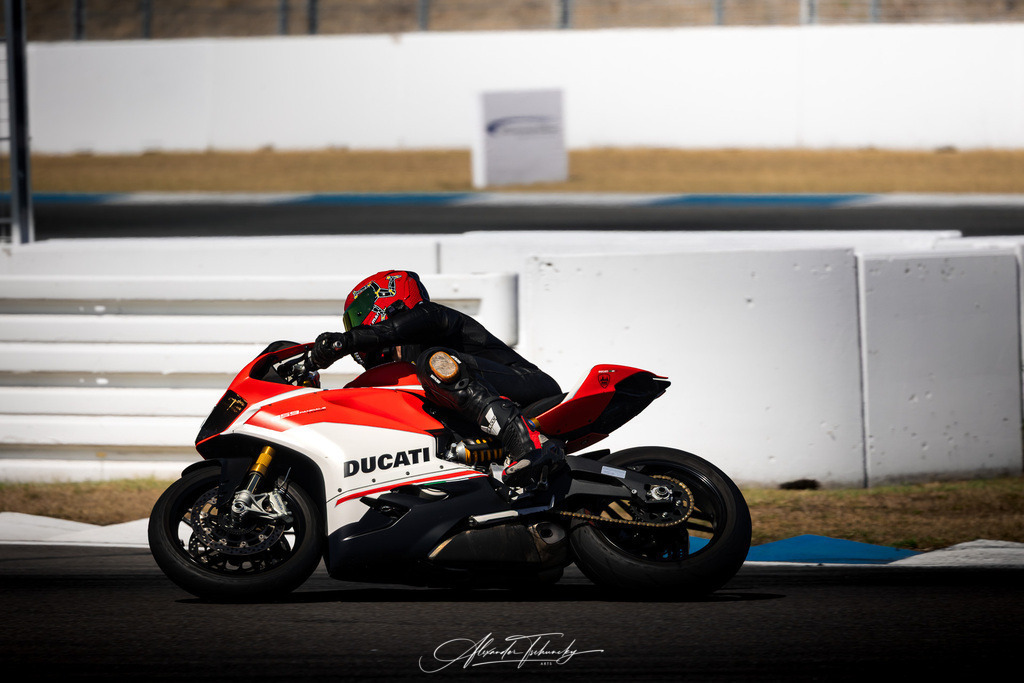 Ducati Trackday Hockenheimring 2026 | Entdecken Sie die faszinierende Welt von Alexander Tschuncky Arts: Kreative Fotografie, atemberaubende Automobilkunst und hochwertiger Bilderdruck. Lassen Sie sich inspirieren! - Realisiert mit Pictrs.com