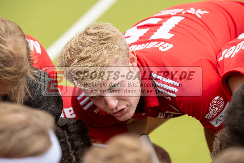 SFE_20250524_0023 | Köln, Deutschland, 24.05.2025:  Hockey 1. Bundesliga Herren Rot-Weiss Köln - Mannheimer THC im KTHC Stadion Rot-Weiss Köln Tennis and Hockey Club am 24.05.2025 in Köln, Deutschland. (Foto von Stephan Fehrmann)Köln, Germany, 24.05.2025: Hockey 1. Bundesliga Herren Rot-Weiss Köln - Mannheimer THC in KTHC Stadion Rot-Weiss Köln Tennis and Hockey Club at 24.05.2025 in Köln, Deutschland. (Foto from Stephan Fehrmann)
