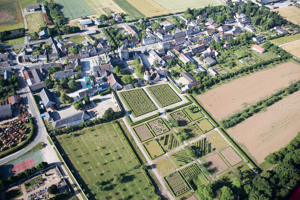 Luftbild: Schloßpark von Schloß Talcy in Talcy im Bundesland Loir-et-Cher in Frankreich. Foto: IMG_082203.jpg vom 20.06.2015 durch Werner Riehm/FLY-FOTO.de