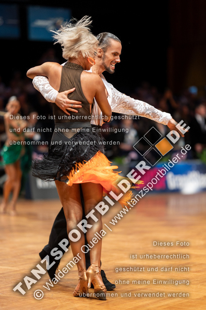 20230812-04432 | Hier finden Sie Tanz Bilder vom Latein und Standard Formationen tanzen. Sportbilder vom Tanzsport. Schöne Fotos und von Weltmeisterschaft, Europameisterschaft, Bundesliga, Regionalliga, Oberliga und Landesliga sowie von GOC Stuttgart, DanceComp, WM Bremen
