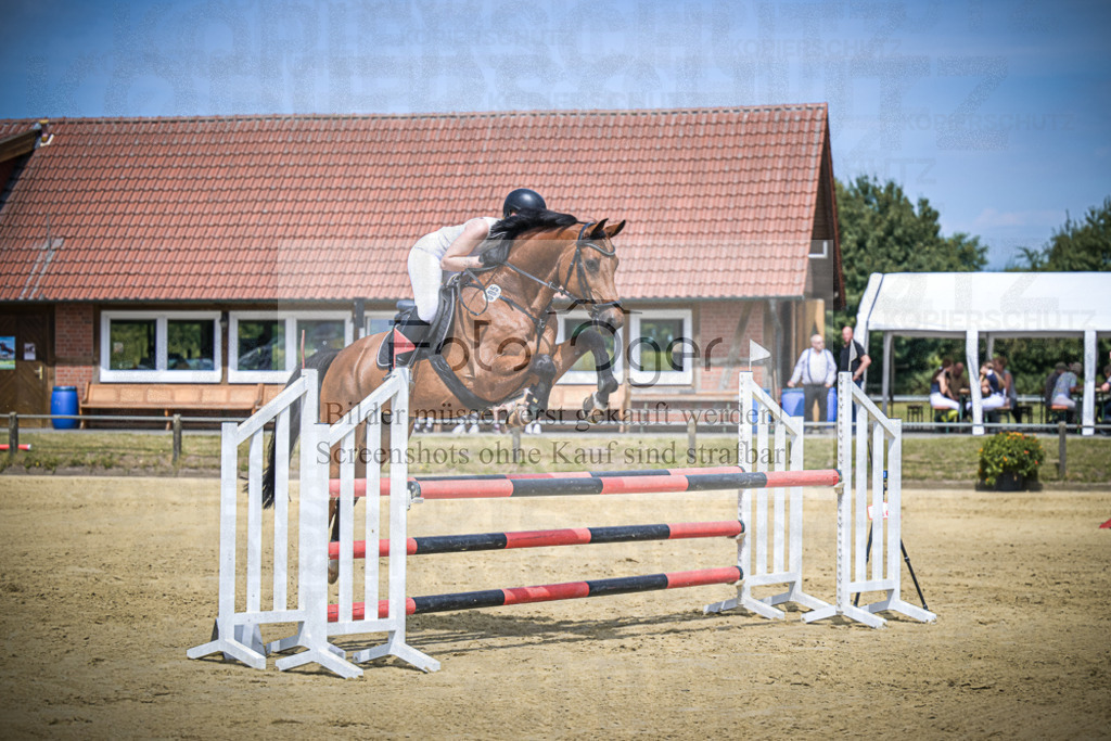 DOS_9328 | Entdecke hochwertige Reitturnierfotos von Foto Oger. Professionell, emotional und authentisch – jetzt Lieblingsmomente im Shop bestellen.Deutschlandweite Turnierfotografie. - Realisiert mit Pictrs.com