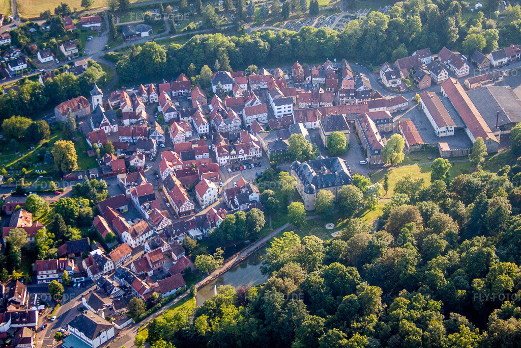 Luftbild: Schloss Wächtersbach in Wächtersbach im Bundesland Hessen in Deutschland. – Foto: IMG_68581.jpg vom 21.06.2014 durch Werner Riehm/FLY-FOTO.de – Auflösung des Originals: 4752 x 3168 px
