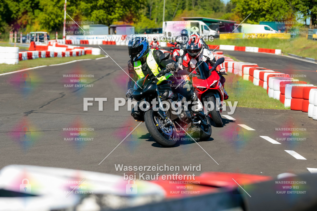 Moto-TeamOBK-21475 | Hier findet Ihr Bilder von Touristenfahrten auf der Nürburgring Nordschleife oder von anderen Veranstaltungen die ich besucht habe. Viel Spass beim Durch Schauen 
