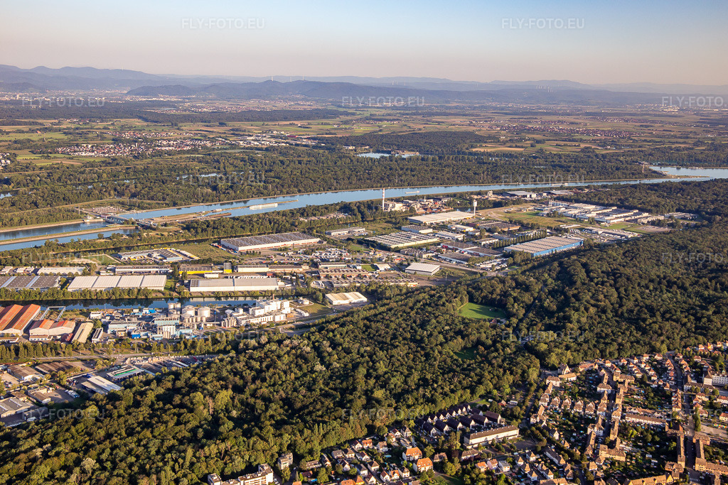Vue aérienne: Darse IV à le quartier Port du Rhin Sud in Straßburg dans le département Bas Rhin, France. Photo: IMG_137848.jpg prise le 18/08/2023 par Werner Riehm/FLY-FOTO.eu – Résolution de l'original: 5472 x 3648 px
