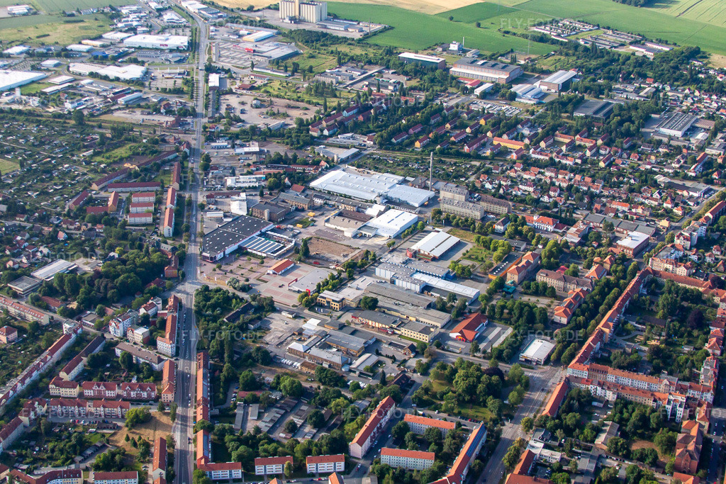 Luftbild: Industrie- und Gewerbegebiet an der B79 in Halberstadt im Bundesland Sachsen-Anhalt in Deutschland. Foto: IMG_58399.jpg vom 30.06.2013 durch Werner Riehm/FLY-FOTO.de