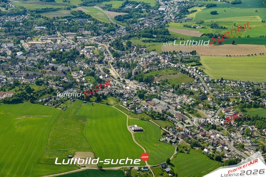Das Luftbild der Stadt Rodewisch wurde 2022 vom Flugzeug heraus erstellt (keine Drohnen-Aufnahmen) Aufnahmehöhe ca.450 Meter- hohe Bildauflösung und Druck-Qualität. Garantiert!