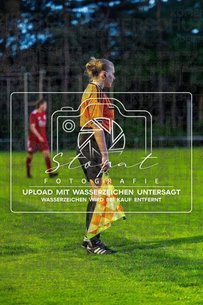 Bezirksliga Herren LG - TV Jahn Schneverdingen II vs. Buchholzer FC | Lina Sophie Brandt (Schiedsrichterassistentin); Bezirksliga Herren LG - TV Jahn Schneverdingen II vs. Buchholzer FC am 15.05.26 in Osterwald-Stadion, Schneverdingen - Realisiert mit Pictrs.com
