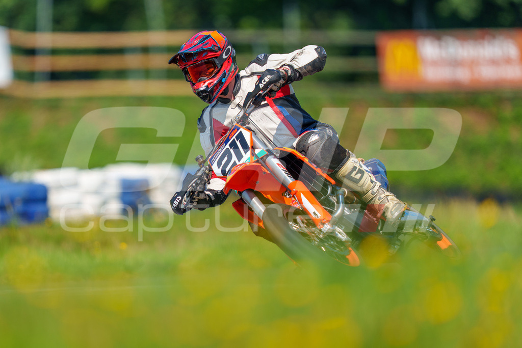 G-Cup + Supermoto Staatsmeisterschaft + Hungarian Supermoto Championship | GRIPcapture steht für authentische Sportfotografie in Österreich – für Momente, die mehr sind als Geschwindigkeit oder Ergebnis. Es geht um Emotion, Spannung, Fokus und den Augenblick, der oft nur einen Wimpernschlag dauert.Ob Motorsport, Teamsport oder 