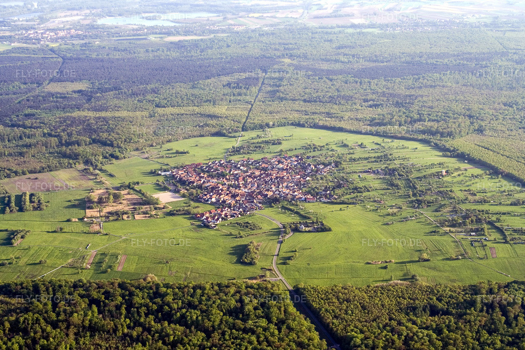 Luftbild: Dorfansicht im Ortsteil Büchelberg in Wörth im Bundesland Rheinland-Pfalz in Deutschland. Foto: IMG_10586.jpg vom 04.05.2008 durch Werner Riehm/FLY-FOTO.de