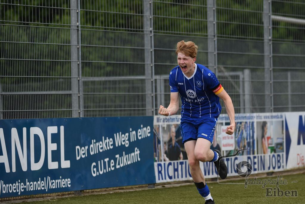 FC Rastede-JSG Esens/Dornum | B-Jugend Bezirksliga; FC Rastede (blau)-JSG Esens/Dornum (weiß) am 24.05.2025 in Rastede (Sportanlage Kötterswegs), Photo: Philip Eiben 2025 - Realisiert mit Pictrs.com