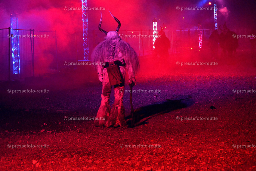 news-2022-Dez03-Krampusumzug-Reutte-WTV_6096 | Info aus dem Bezirk Reutte/Ausserfern Tirol sowie eine umfangreiche Bilddatenbank über die gesamte Region: Lechtal, Talkessel Reutte, Tannheimertal, Zwischentoren. Lech, Plansee, Zugspitze, Grenztunnel, B179, Fernpassstraße, Verkehr, Lawinen, Tradition, - Realisiert mit Pictrs.com