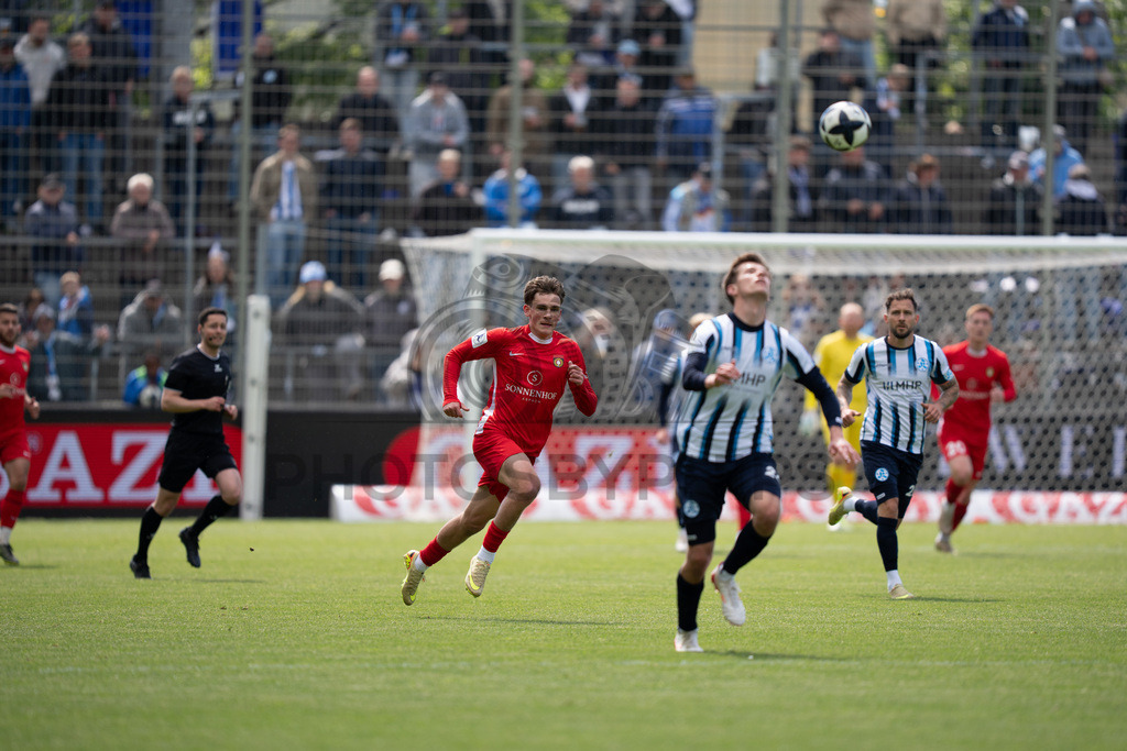 Stuttgarter Kickers vs. SG Sonnenhof Großaspach, Fussball, Regionalliga Suedwest, 34. Spieltag, 16.05.2026 | Leon Schuerer (SG Sonnenhof Großaspach, #36),Stuttgarter Kickers vs. SG Sonnenhof Großaspach, Fussball, Regionalliga Suedwest, 34. Spieltag, 16.05.2026