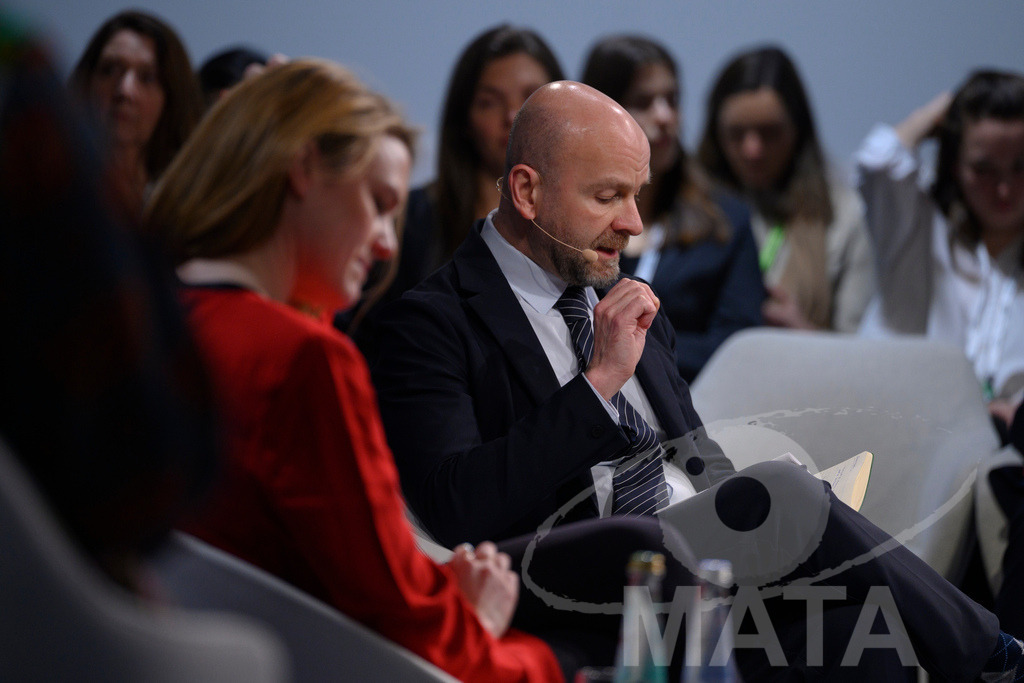 _DWI5069 | MATA IndoCon - Realisiert mit Pictrs.com