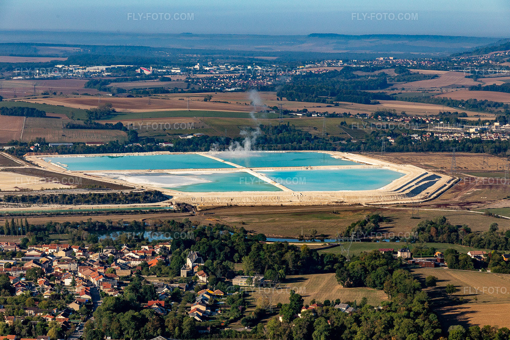 Aerial view: Gypsum Ponds NOVA ARB in Laneuveville-devant-Nancy in the state Meurthe et Moselle, France. – Photo: IMG_118187.jpg taken on 09/15/2019 by Werner Riehm/FLY-FOTO.com – Resolution of the original: 5472 x 3648 px