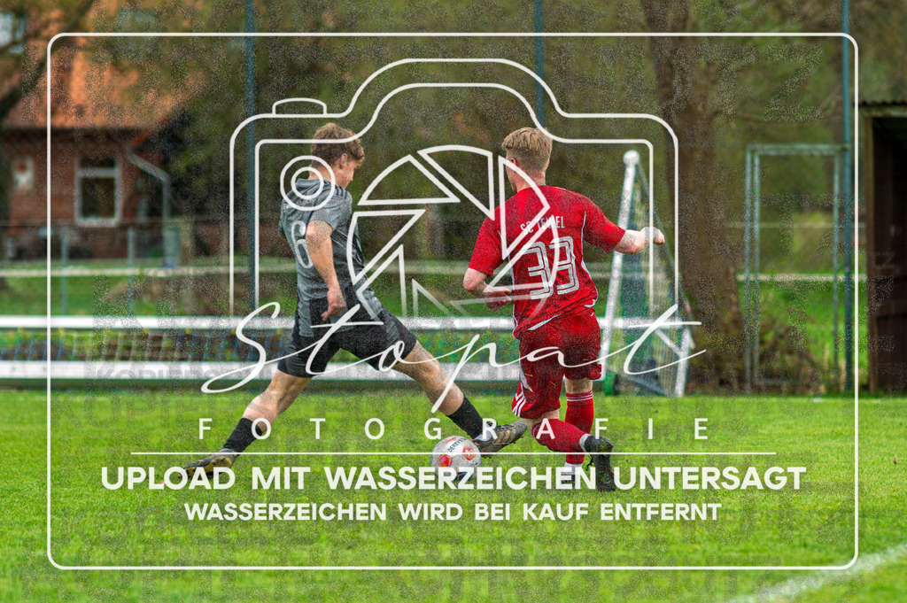 FGFSSCT-1029 | Melvin Droescher (FG Fulde-Stellichte #06) und Jasper Lindenberg (SC Tewel #33) beim Herren Kreisliga HK Spiel zwischen FG Fulde-Stellichte und SC Tewel im Lehrdestadion, Stellichte (Simon Paul Stopat) - Realisiert mit Pictrs.com