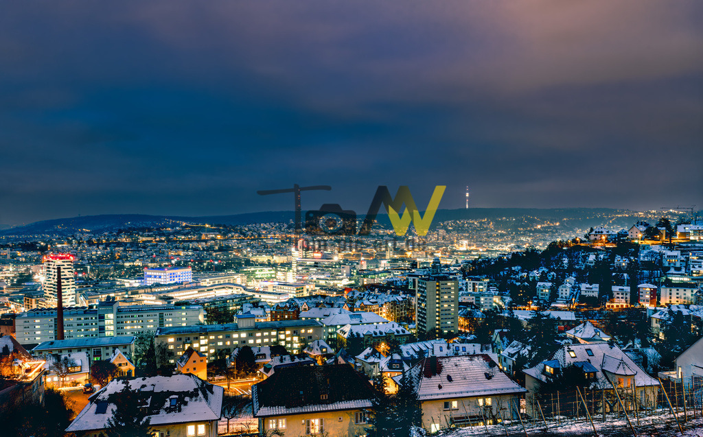 Stuttgart Winter beleuchtet bei Nacht | Hochauflösende und hochwertige Bilder und Fotos.Kommerzielle oder private Nutzung ✔ Bilder downloaden✔ Acryl ✔ Leinwand ✔ Poster ✔
 - Realisiert mit Pictrs.com